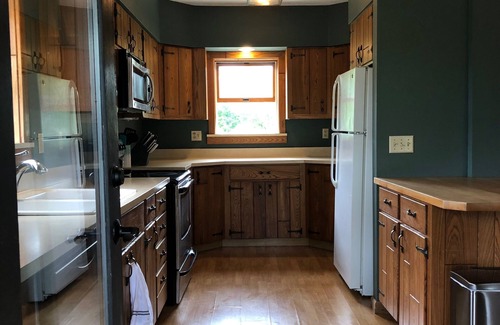 Cleveland Cabaña | Lakefront Getaway at the Cozy Stone House