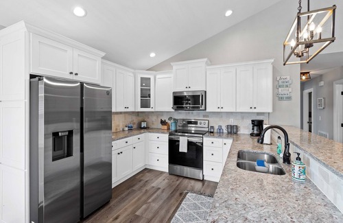 Southmont Casa | Lakefront Getaway: Dock, Kayaks, Fire Pit, 70" TV