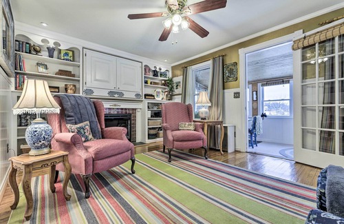 Yalesville Casa | Lakefront Home, Close to Mt Southington!