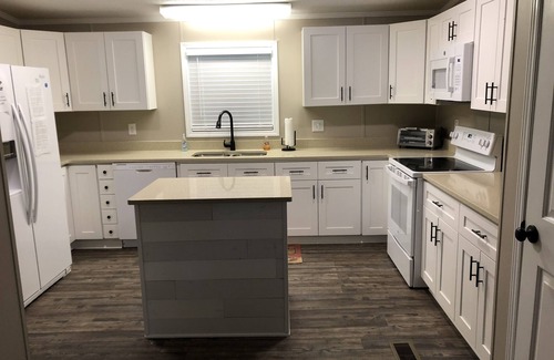 Southmont Casa | Casa frente al lago con lote de gran nivel, muelle, plano de planta abierto ¡RESERVA TEMPORADA ALTA AHORA!