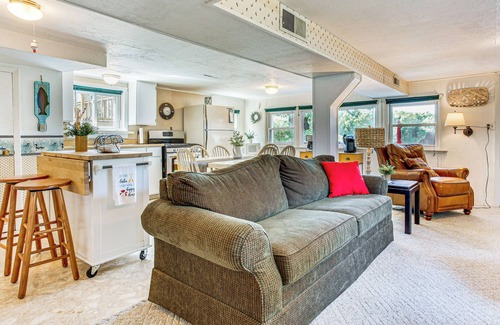 Havana Cabina | Lakefront Home w/ Patio in Havana!