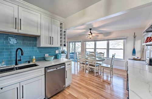 Lake Koshkonong Casa | Lakefront Home w/ Gorgeous Sunsets, Kayaks, & Pier