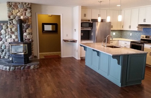 Somers Casa | Casa frente al lago con jacuzzi, Dock, excelentes vistas desde la habitación y Dormitorios Living