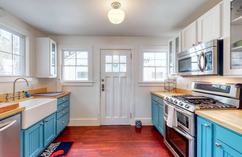 Monmouth Casa | Lakefront home with private dock, kayaks, firepit, grill, & sunroom