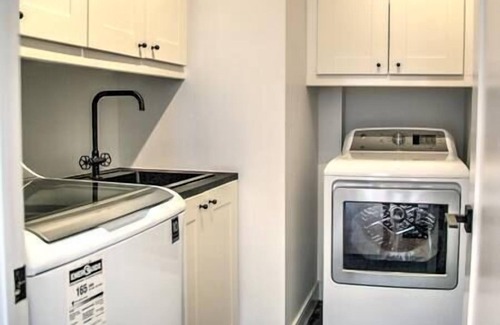 Grey Highlands Casa | Lakefront Modern Cottage: 25 mins to Blue Mountain