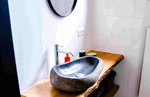 Municipality of Heerenveen Cabina | Lakefront Nature House in Friesland: Blaupoatsje