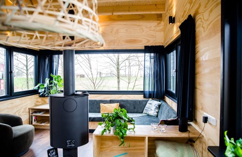 Grou Cabina | Lakefront Nature House with own shared dock in Friesland: Ljurk