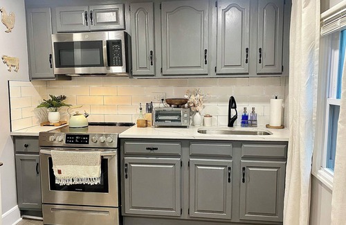 Elmer Casa | Lakefront on Main