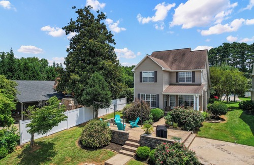 Southmont Casa | Lakefront Paradise with Spectacular Views!