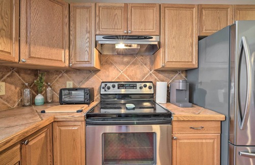 Kingsley Casa | Lakefront Poconos Escape w/ Dock, Decks & Grill!