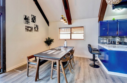 Meridian Casa | Lakefront Privacy : Pet Friendly, Hot Tub, Private Fishing Lake, Boats, Private!