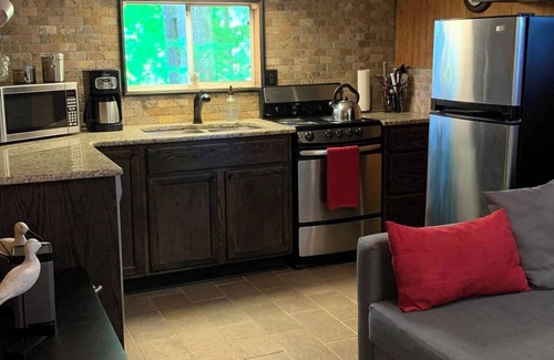 Southmont Cabaña | Lakefront Private Boat dock and ramp -Quiet-Large Screened in Porch-