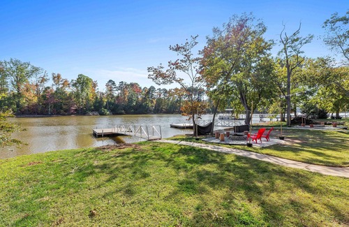 Southmont Casa | Lakefront Retreat: Kayaks, Dock, Fire Pit & Grill
