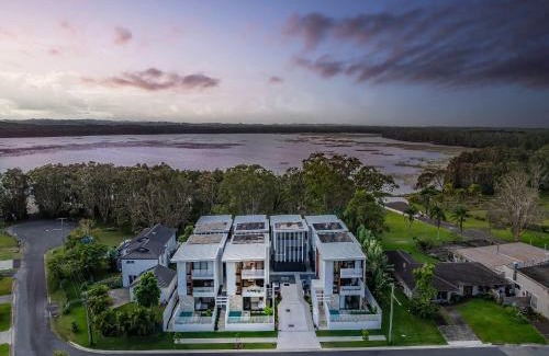 Bogangar Villa | Lakehouse No 2- Lakefront Luxury Escape Villa - Pet Friendly