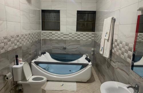 Entebbe Hotel | Lakepoint Villa