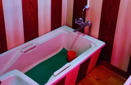Dal Lake Hotel | Lakes Crown Group Of Houseboats