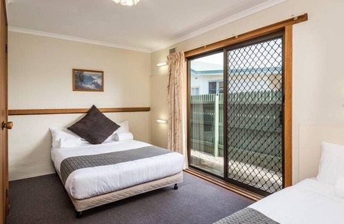 Lakes Entrance Villa | Lakes Jakaranda Holiday Units