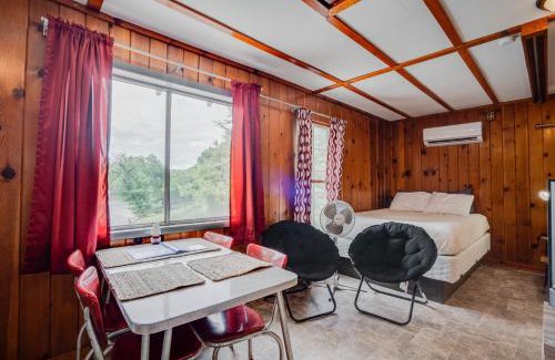 Lake Ozark Apartamento | Lakeshore Cabin 5 on the Lake