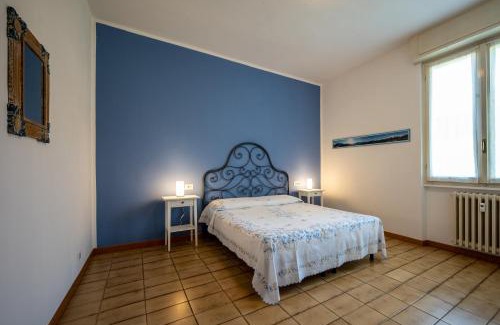 Consiglio di Rumo Apartamento | Lakeside apartment with balcony and lake view Gravedona - Larihome A23