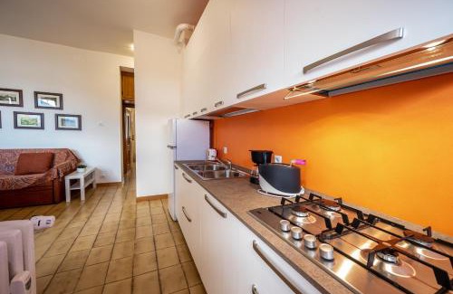 Consiglio di Rumo Apartamento | Lakeside apartment with balcony and lake view Gravedona - Larihome A23