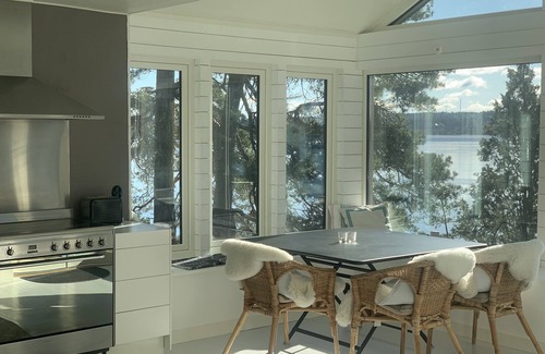 Alingsas Cabaña | Hermosa casa del lago con vista excepcional en un entorno privado cerca de Gotemburgo