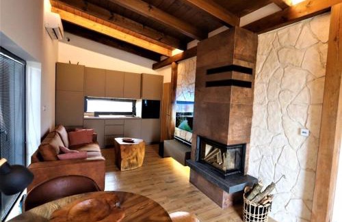 Moravany nad Vahom Chalet De Esquí | Lakeside Cottage with Sauna and Pool