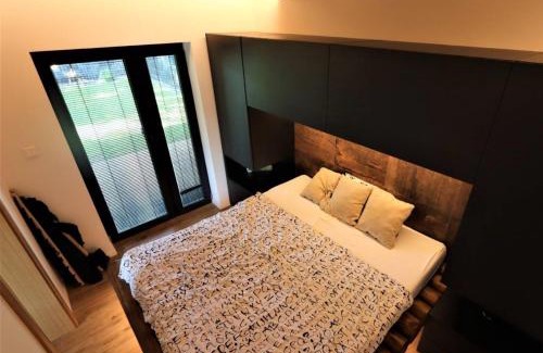 Moravany nad Vahom Chalet De Esquí | Lakeside Cottage with Sauna and Pool