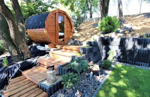 Moravany nad Vahom Chalet De Esquí | Lakeside Cottage with Sauna and Pool
