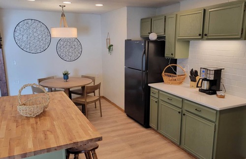 Wautoma Casa | Lakeside Escape Year round HOT TUB & Pontoon Rental