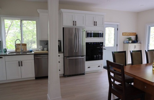 Seguin Casa | Lakeside Family Retreat | Game Room, Basketball, Kayaks, Private Beach, & More!