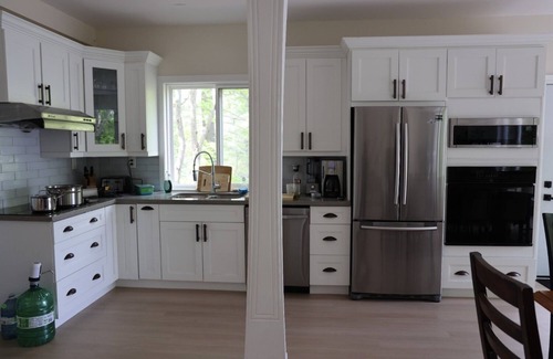 Seguin Casa | Lakeside Family Retreat | Game Room, Basketball, Kayaks, Private Beach, & More!