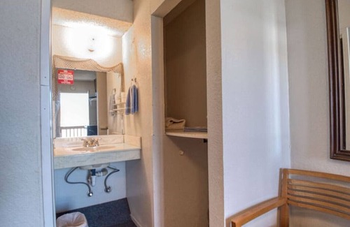 Kingston Apartamento | Lakeside Getaway #2 @ Buncombe Creek