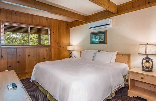 Bass Lake Hotel | Lakeside Haven | Ideal for Group Outdoor Adventure Enthusiast & Lake Activities