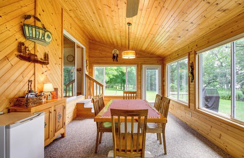 Alexandria Cabina | Lakeside Hideaway w/ Swim Dock in Alexandria!