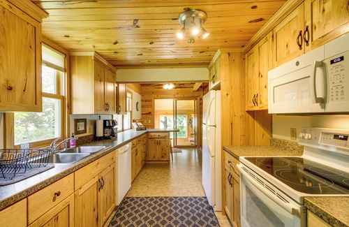Alexandria Cabina | Lakeside Hideaway w/ Swim Dock in Alexandria!