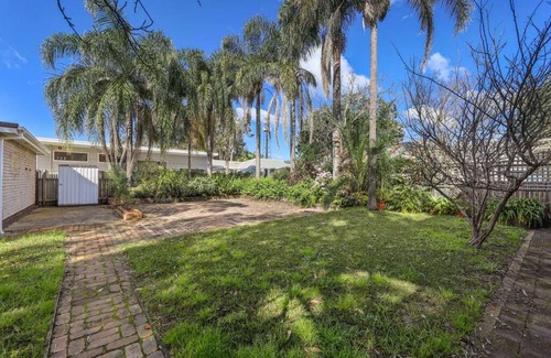 Long Jetty Villa | Lakeside Holiday 4 Bedrooms House Long Jetty