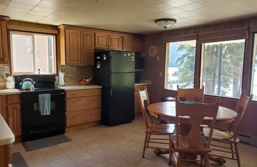 Twin Lakes Casa | Lakeside House with Private Sandy Beach, Stunning Views, Beach Toys, and Kayaks!