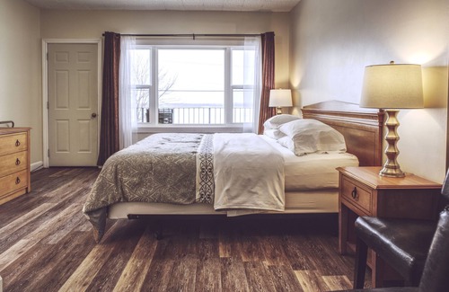 Ramara Hotel | Lakeside Inn