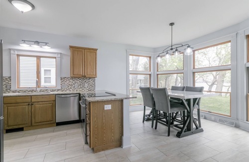 Lake Ripley Casa | Lakeside Retreat at Lake Ripley - Swimming, Dock, Kayaks, & PONTOON RENTAL