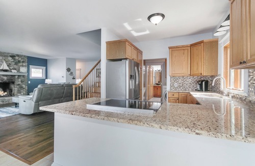 Lake Ripley Casa | Lakeside Retreat at Lake Ripley - Swimming, Dock, Kayaks, & PONTOON RENTAL