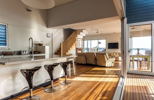 Central Coast Casa | Lakeside Retreat for Families & Groups – Spacious 5-Bedroom Home with Pool