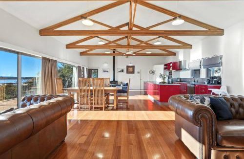 Miena Casa | Lakeside Retreat, Miena