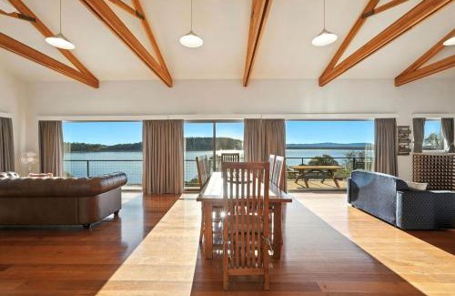 Miena Casa | Lakeside Retreat, Miena