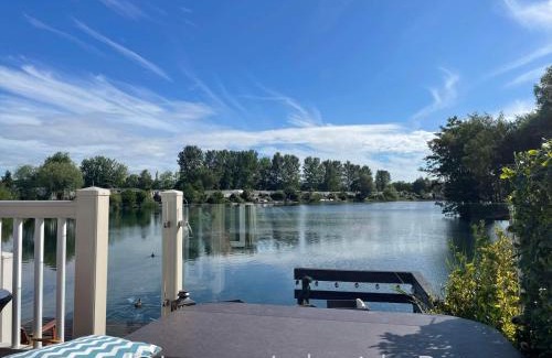 Tattershall Complejo | Lakeside Retreat With Hot Tub & Fishing Peg at Tattershall Lakes Country Park