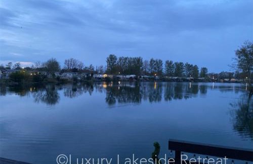 Tattershall Complejo | Lakeside Retreat With Hot Tub & Fishing Peg at Tattershall Lakes Country Park