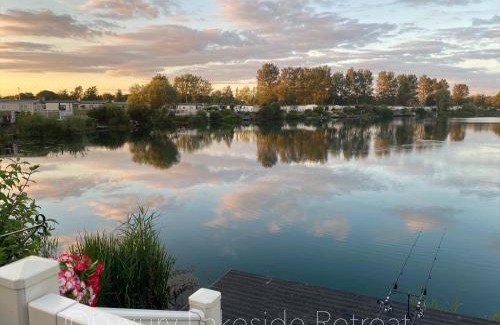 Tattershall Complejo | Lakeside Retreat With Hot Tub & Fishing Peg at Tattershall Lakes Country Park
