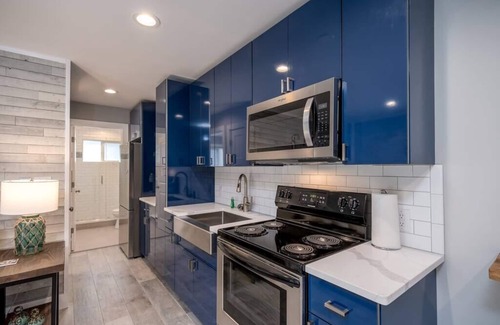 Bridgman Condominio | Lakeside Serenity: One-Bedroom Villa