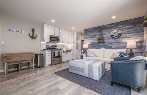 Bridgman Condominio | Lakeside Serenity Villa with Private Patio