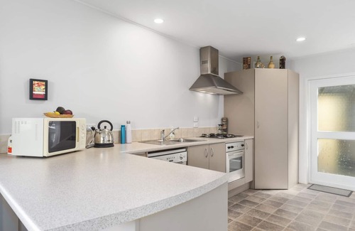 Taupo Cabaña | Lakeside Terrace – Taupo Holiday Home