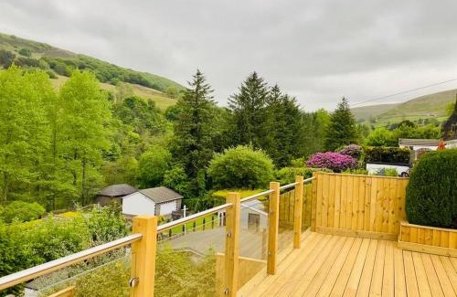 Abertillery Casa | Lakeside View With Hot Tub